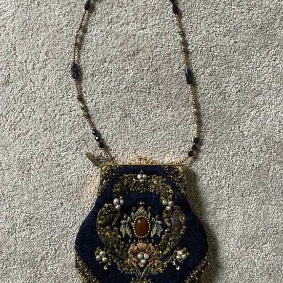 Beautiful Mary Frances bag - vintage look - Picture 3 of 4